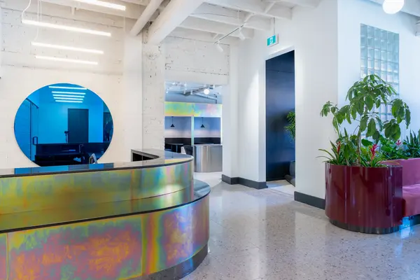 Reception in iridescent zinc with a round blue window
