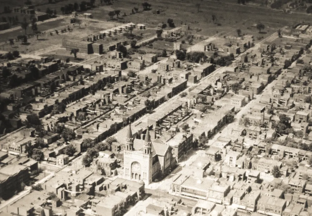 Aerial photograph of Wellington Street and De l'Église in Verdun around 1930