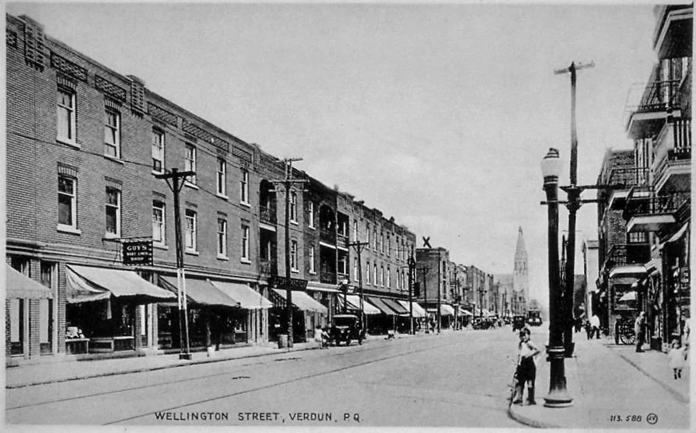 Ancienne carte postale de la rue Wellington, à Verdun, au début des années 1900